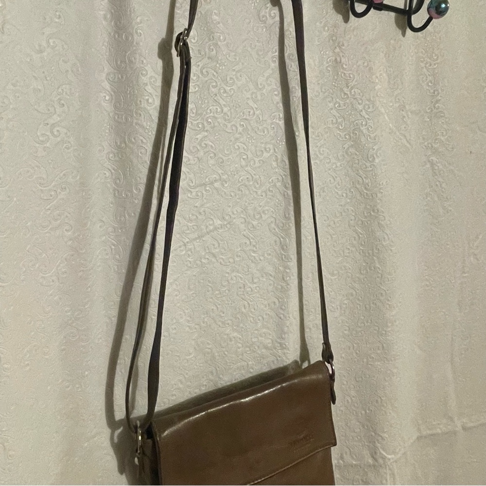 Walter Moretti Italian Leather Crossbody - Picture 5 of 15